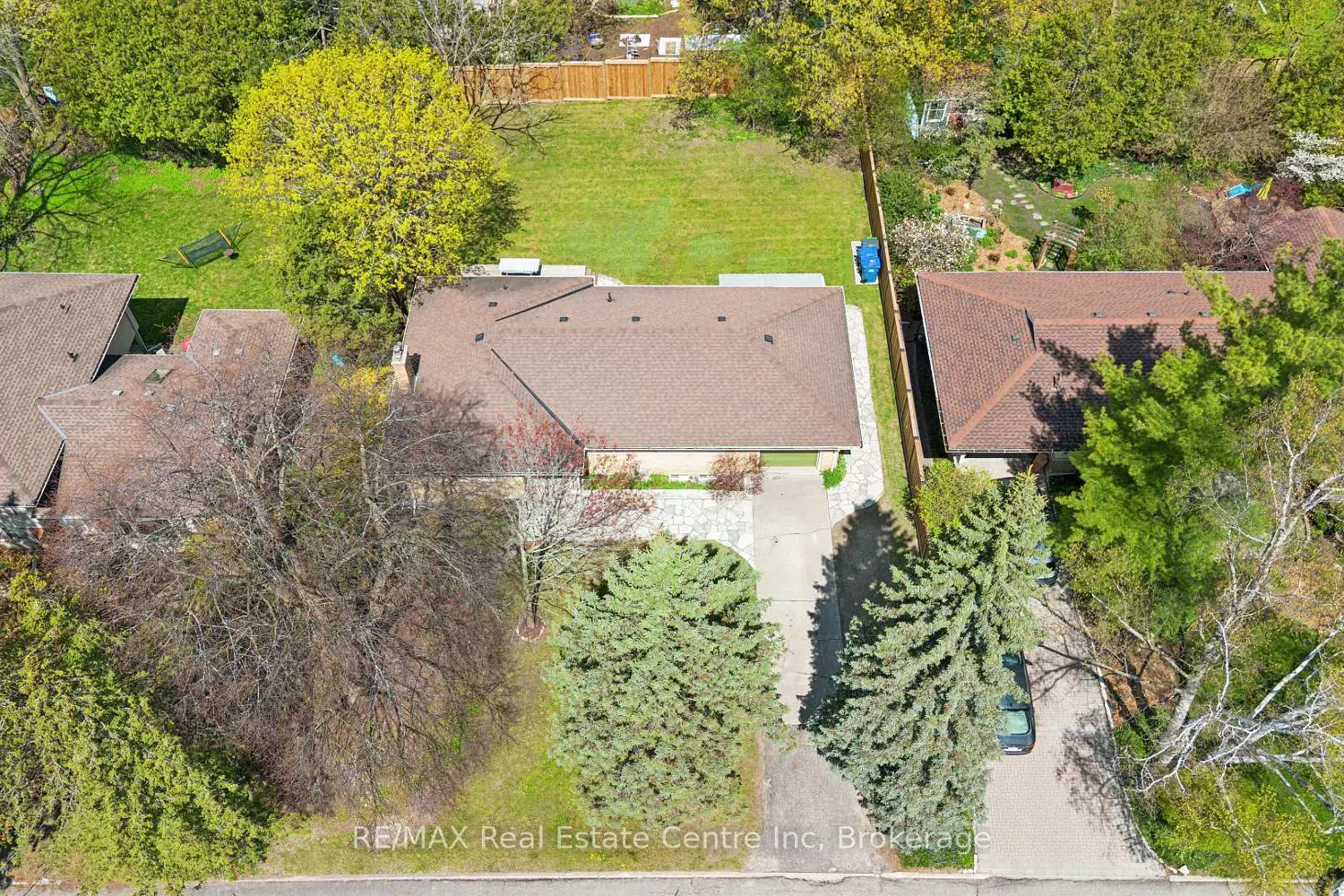 8 Harcourt Drive photo 4
