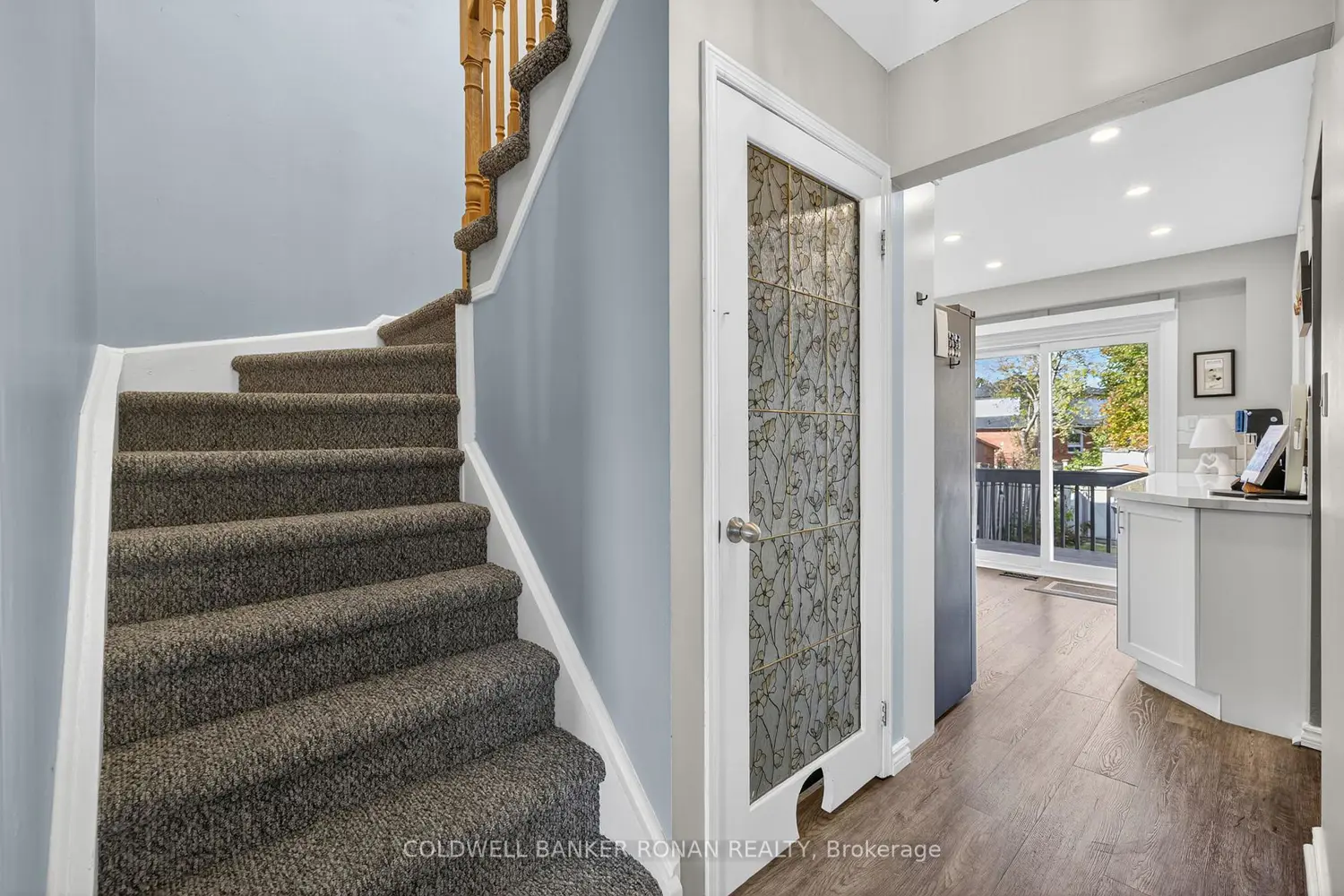 82 Oak Street photo 2