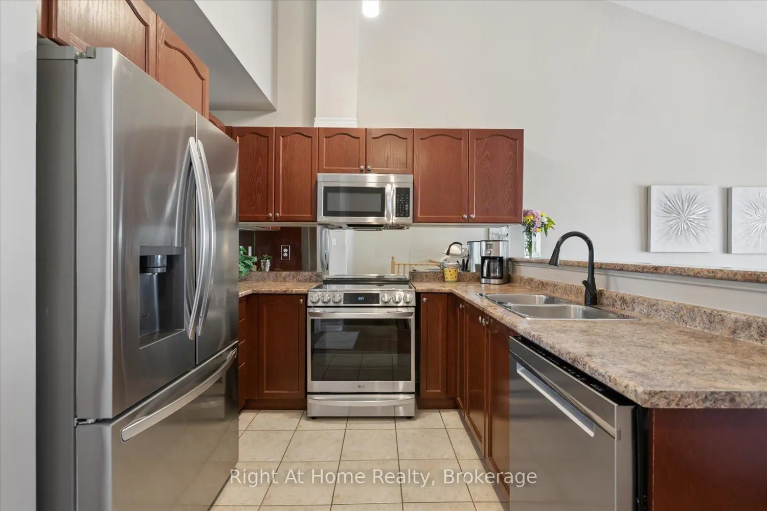 17 Wicker Park Way photo 4
