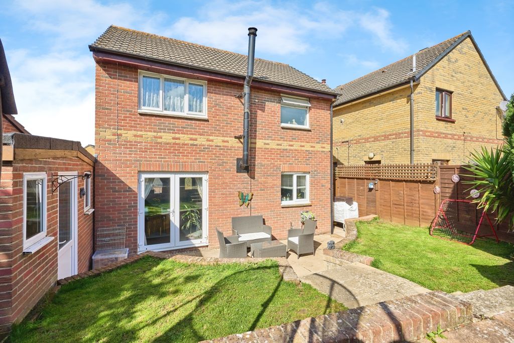 3 bed detached house for saleSylvan Avenue, East Cowes, Isle Of Wight PO32