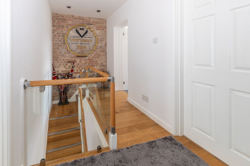 Additional image 9 of 3 bed semi-detached house for saleBullpond Lane, Dunstable LU6