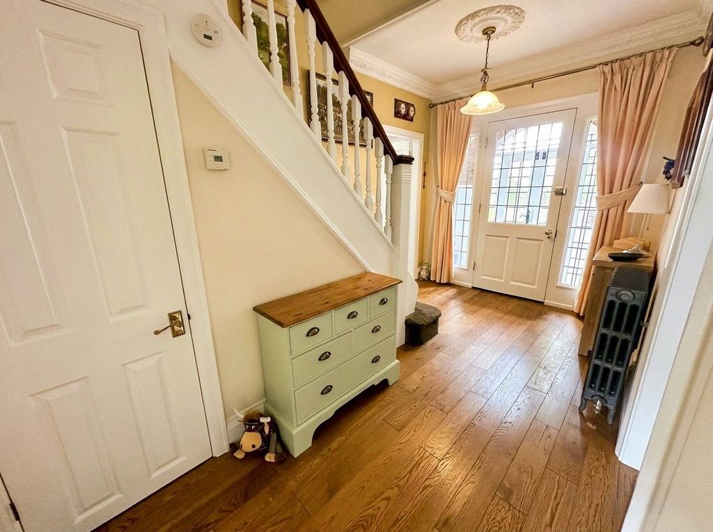 4 bed detached house for saleThe Broadway, Dudley DY1 photo 3
