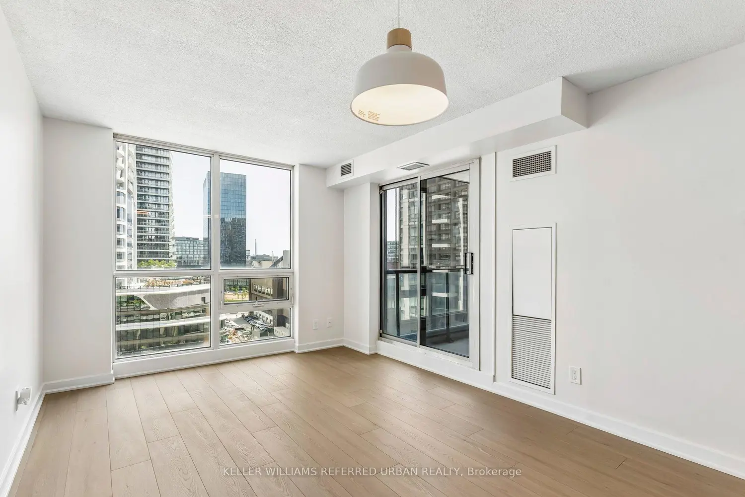 Additional image 9 of 12 Yonge Street 1103