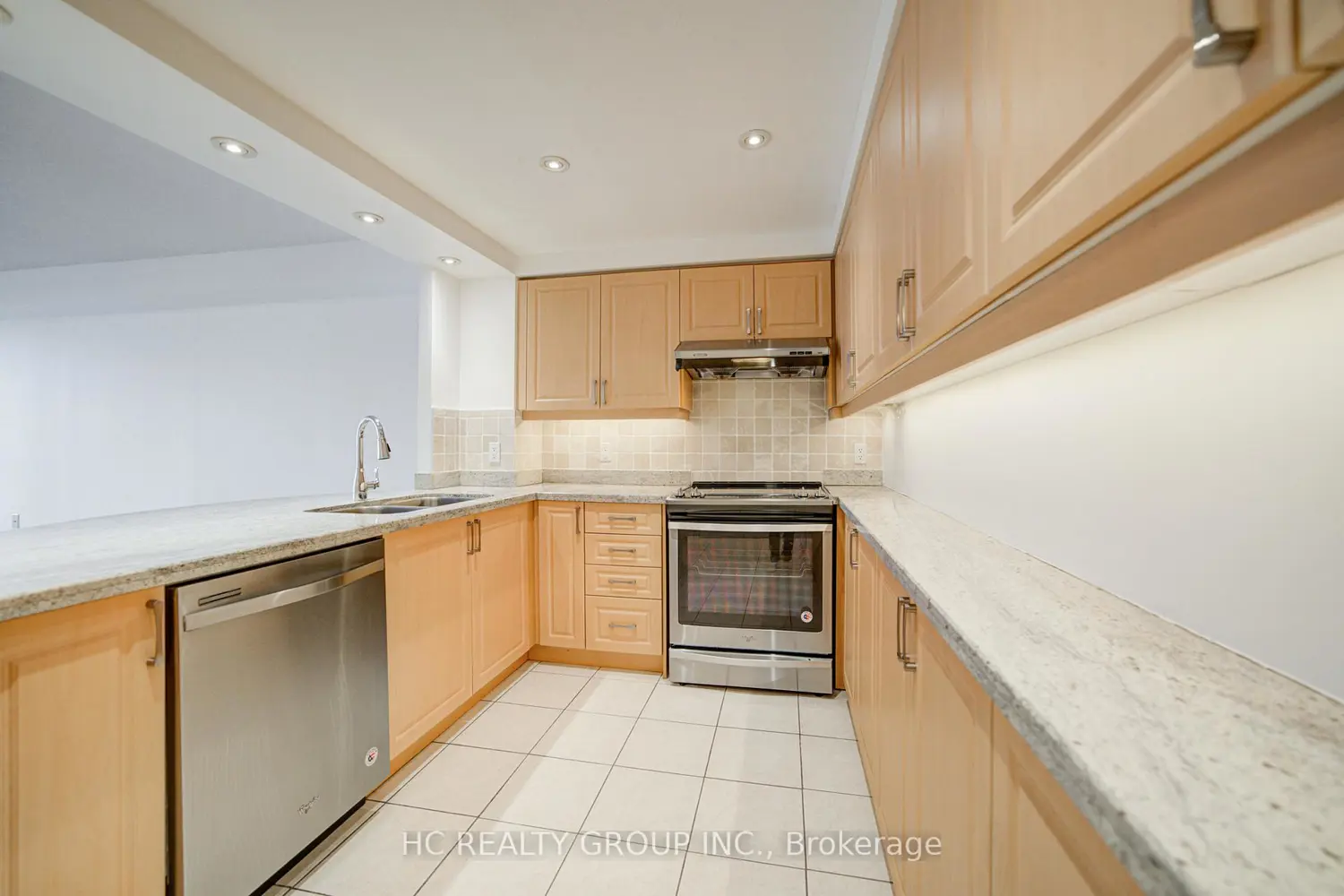 9015 Leslie Street Lph11 photo 3