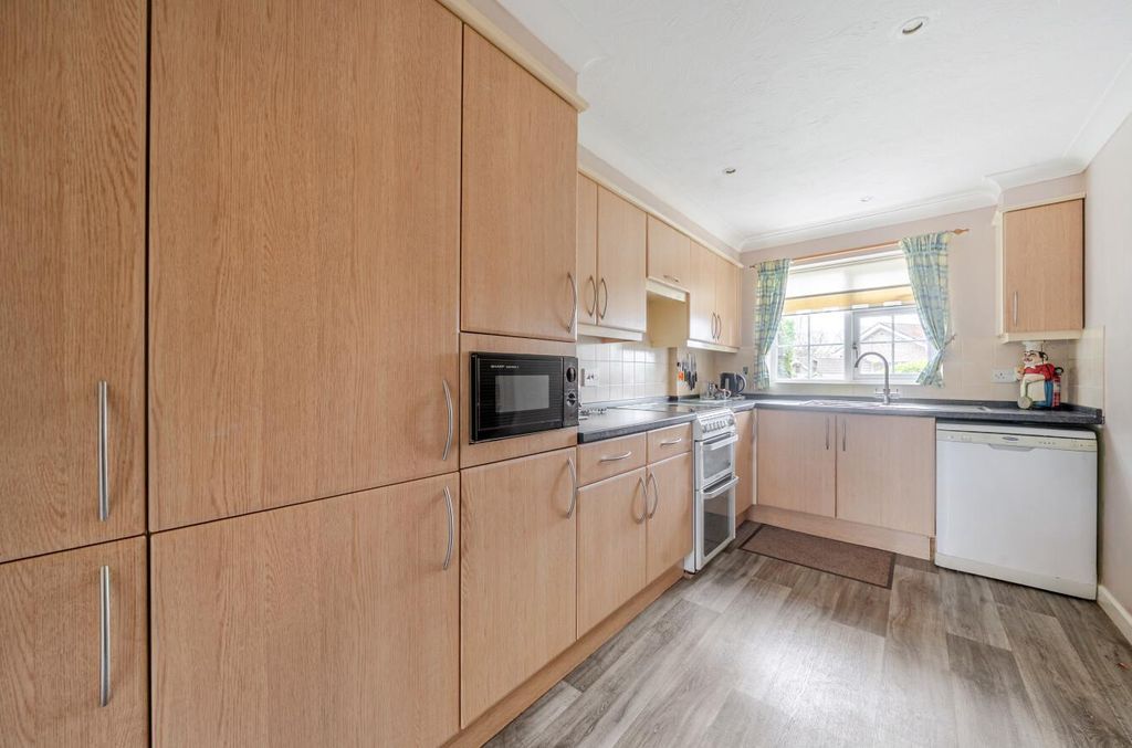 Additional image 13 of 4 bed property for saleBroomhill Way, Boyatt Wood, Eastleigh SO50
