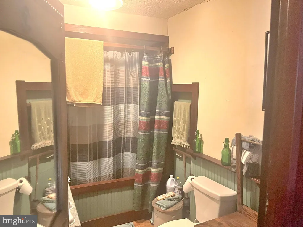 1312 Frosty Hollow Road, Levittown, PA 19056