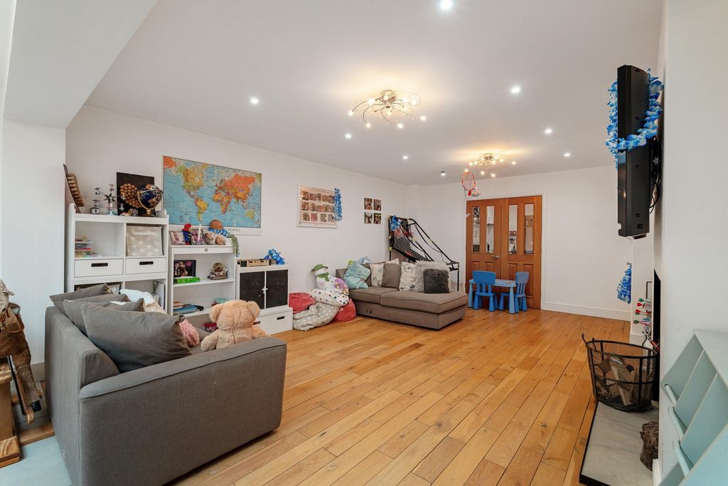 Additional image 7 of 5 bed detached house for saleVillage Road Thorpe Egham, Surrey TW20