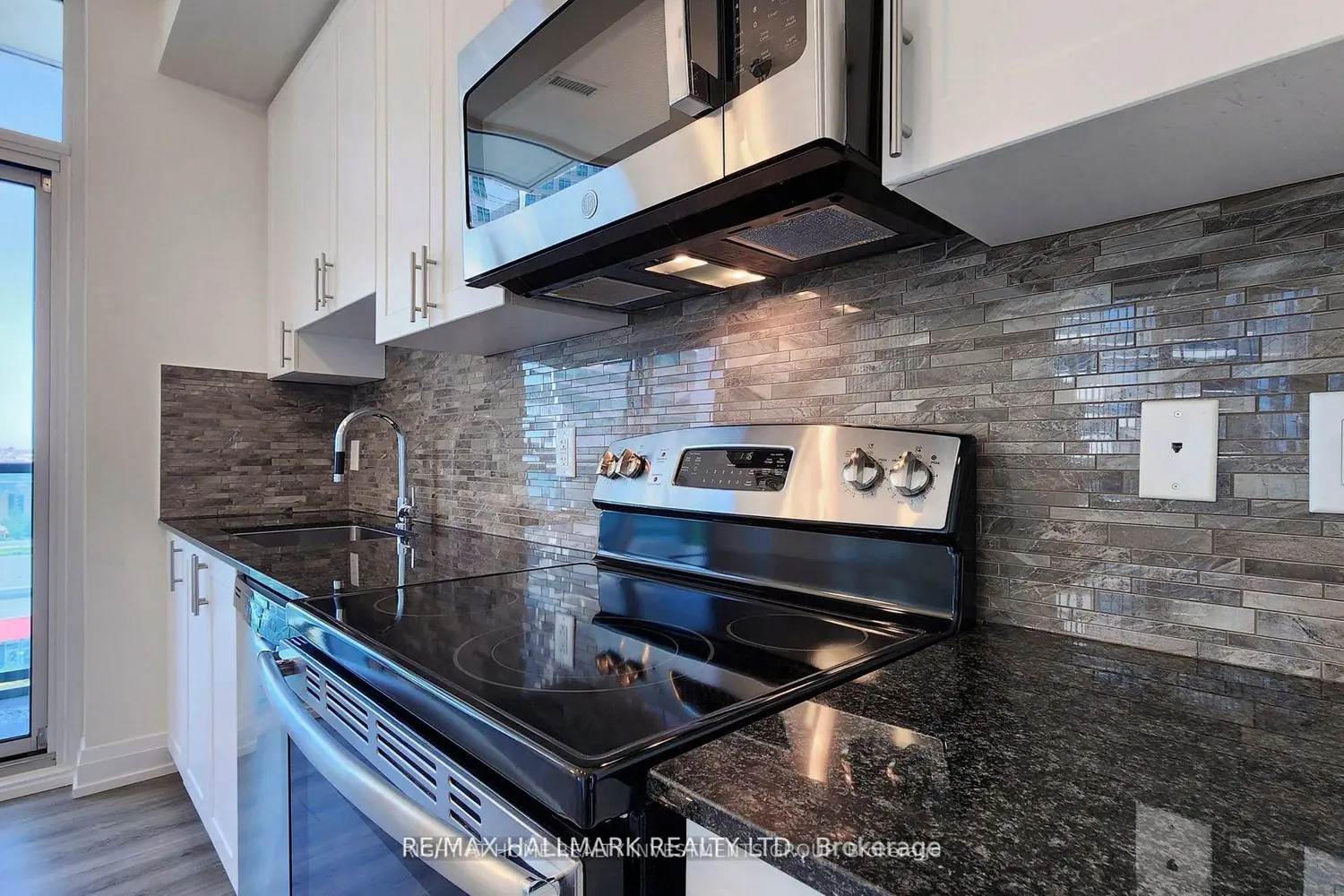 Additional image 12 of 7165 Yonge Street 833