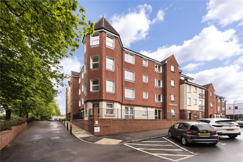 1 bed flat for saleRoman Court, Edenbridge, Kent TN8