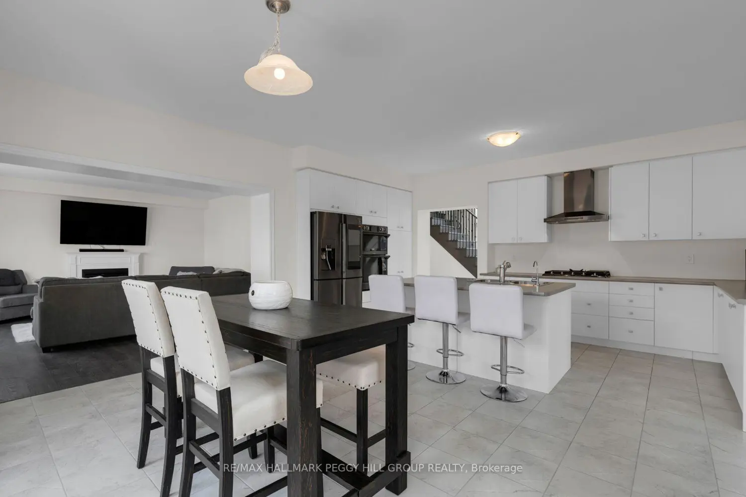 113 Rugman Crescent photo 5