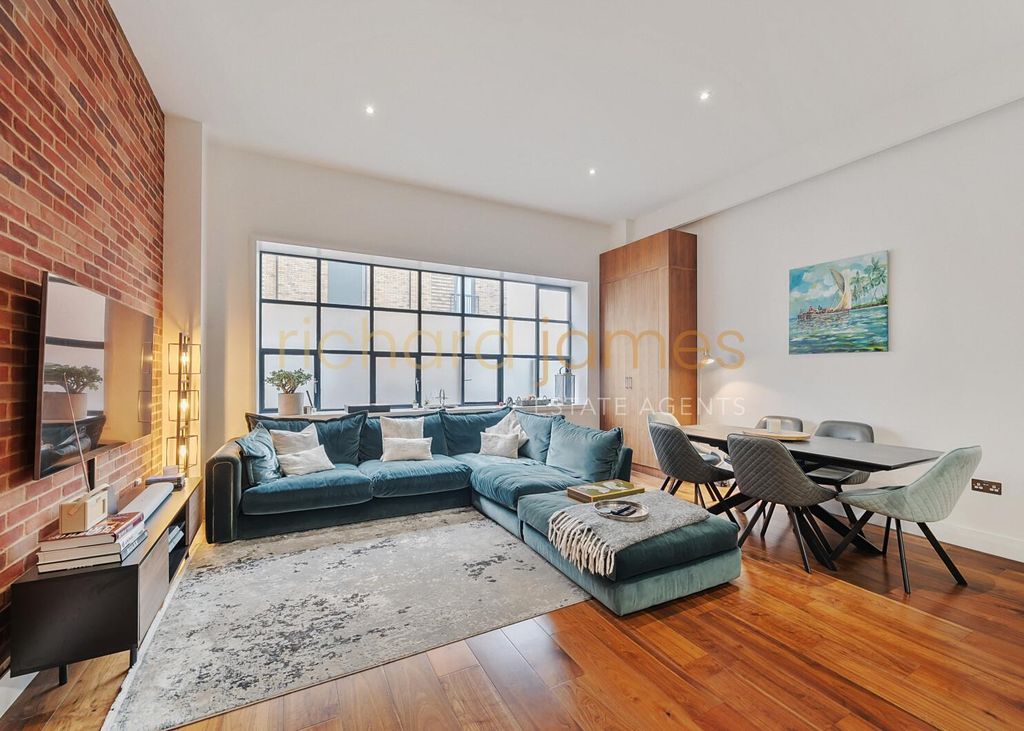 2 bed flat for saleGrenville Place, Mill Hill NW7