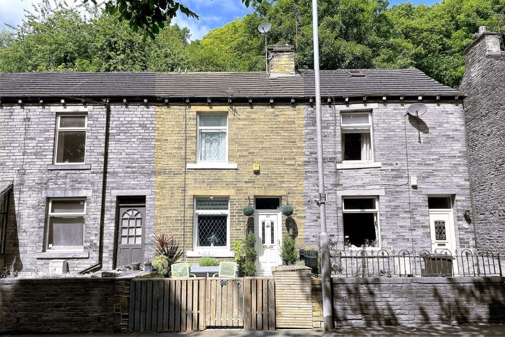 2 bed terraced house for salePark Road, Elland, West Yorkshire HX5