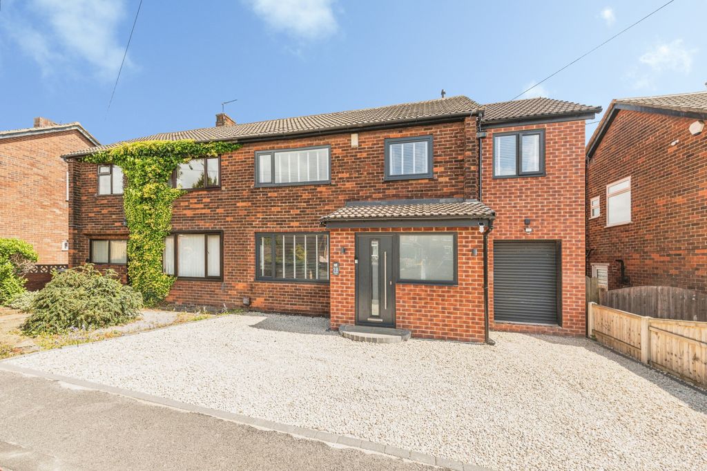 4 bed semi-detached house for saleMardale Road, Dewsbury WF12