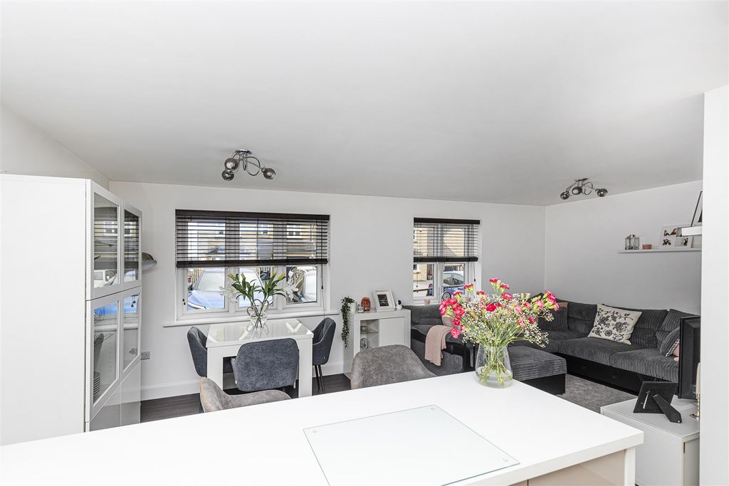 Additional image 3 of 2 bed flat for saleTennyson Avenue, Lindley, Huddersfield HD3