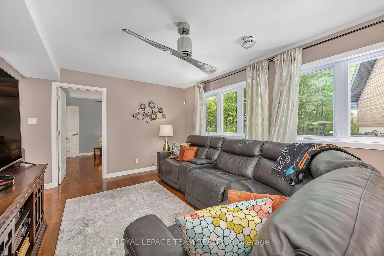 2 Fairhaven Way photo 2