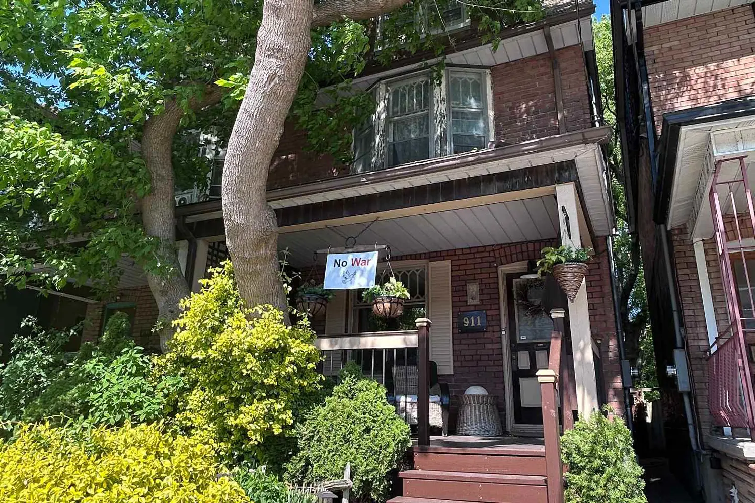 911 Bathurst Street