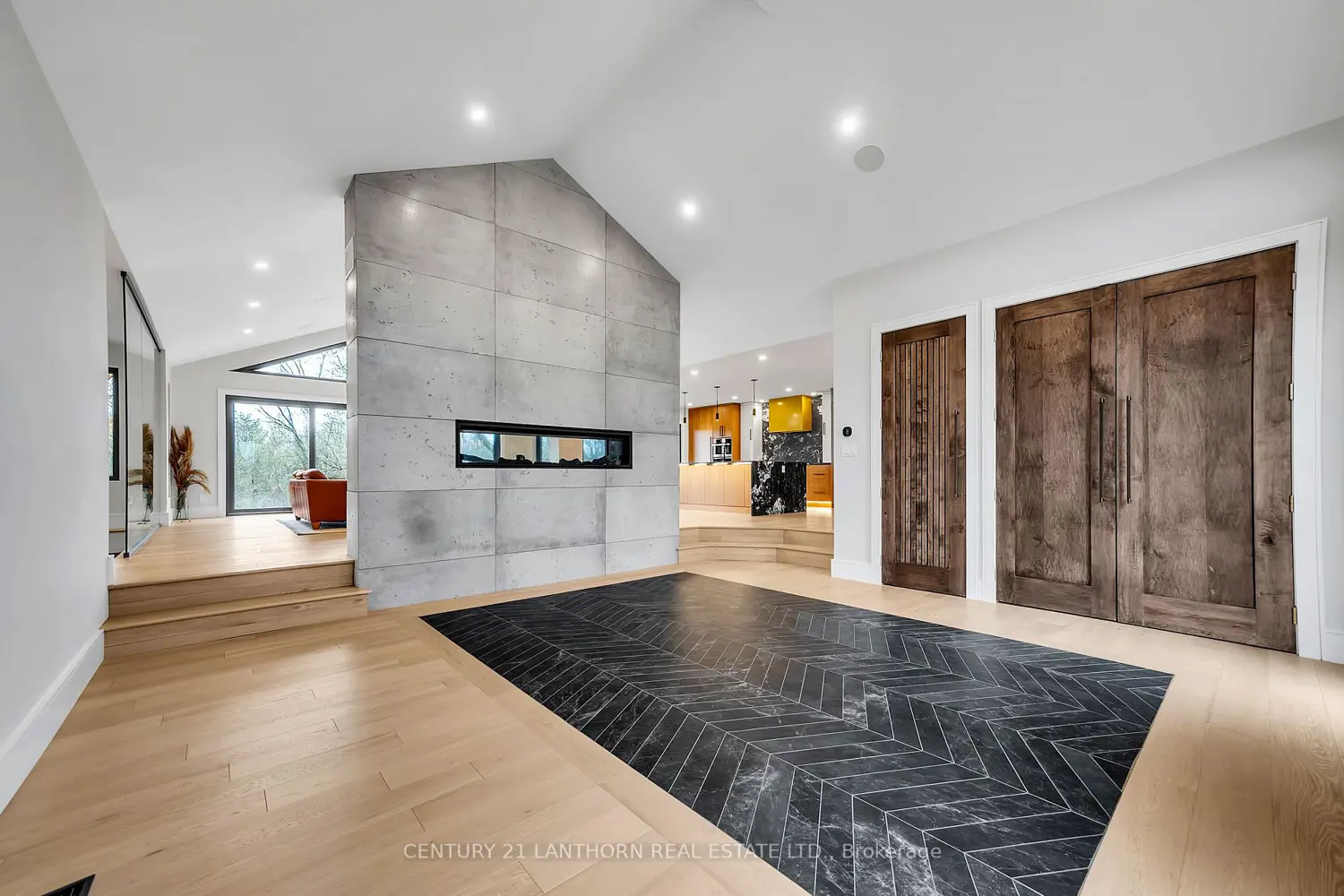676 Foxton Road photo 3