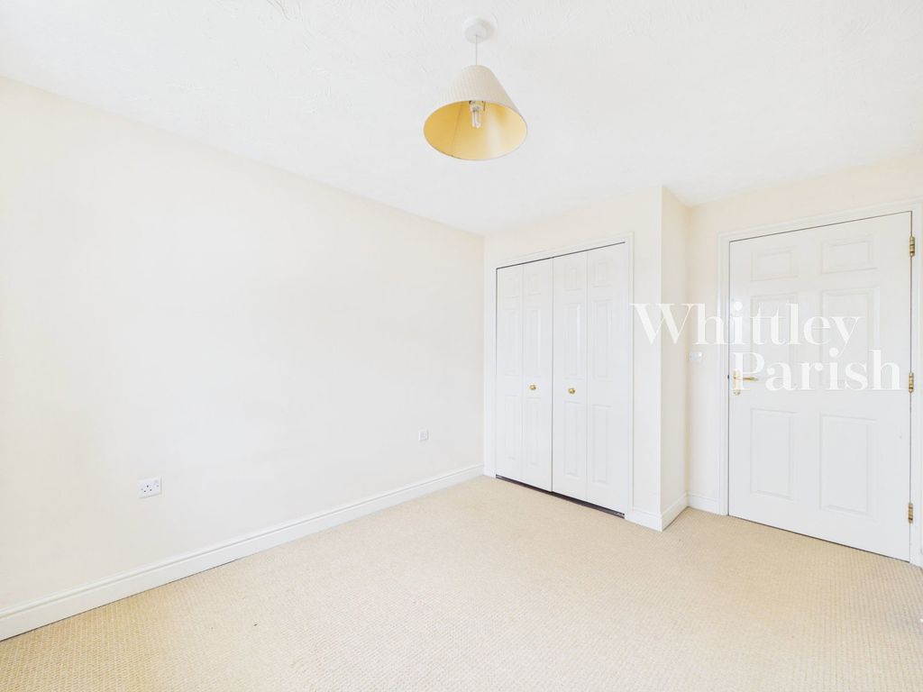 2 bed flat for saleEnsign Way, Diss IP22 photo 5