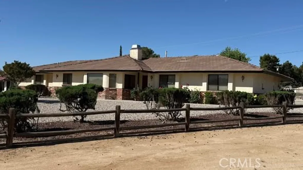 19305 Oneida Rd, Apple Valley, CA 92307 photo 3