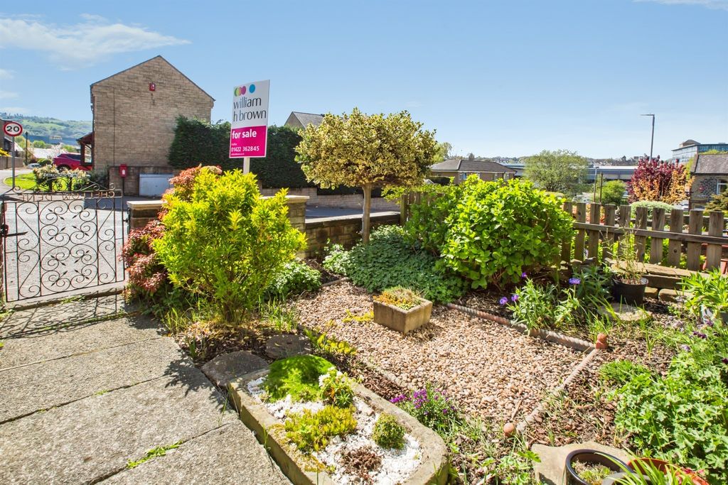 3 bed terraced house for saleDewsbury Road, Elland HX5