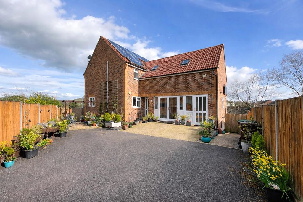 4 bed detached house for saleKingshill, Dursley GL11
