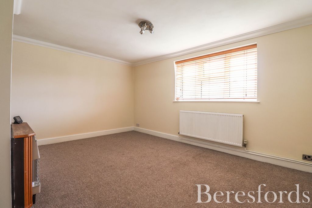 2 bed maisonette for saleUpper Mill Field, Dunmow CM6 photo 3