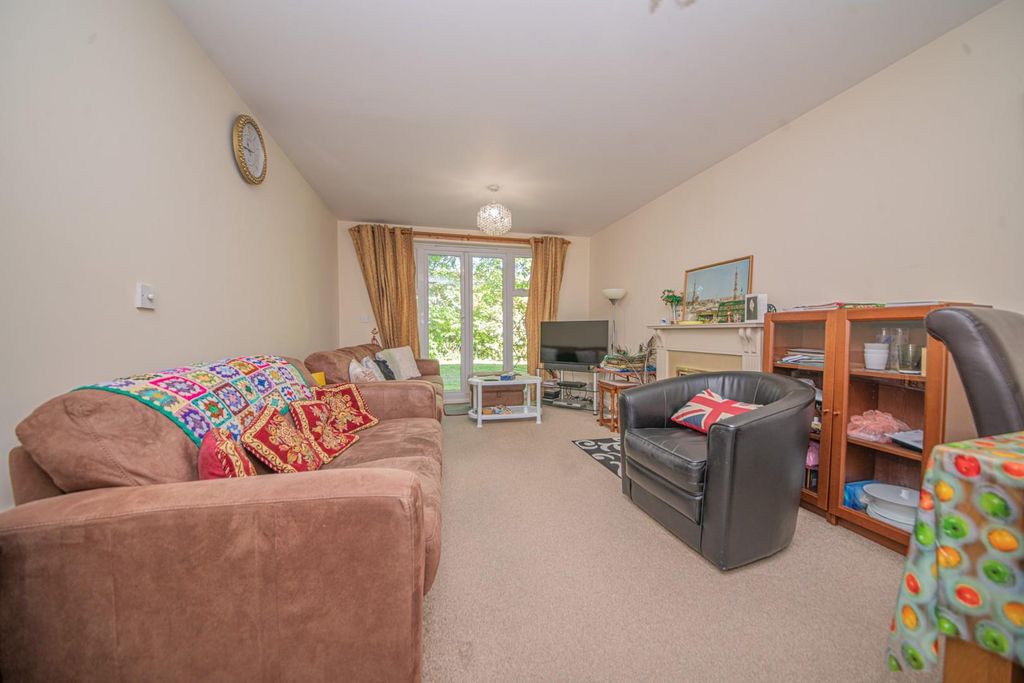 Additional image 2 of 2 bed flat for saleWilliam Panter Court, Eastleigh SO50