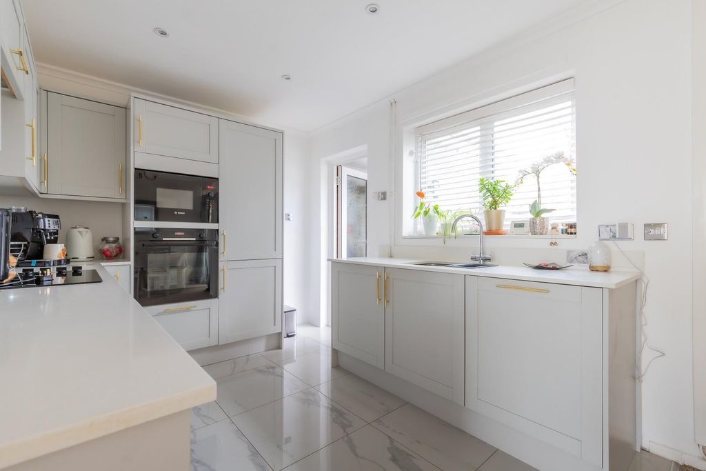 3 bed end terrace house for saleHarlech Drive, Dinas Powys CF64