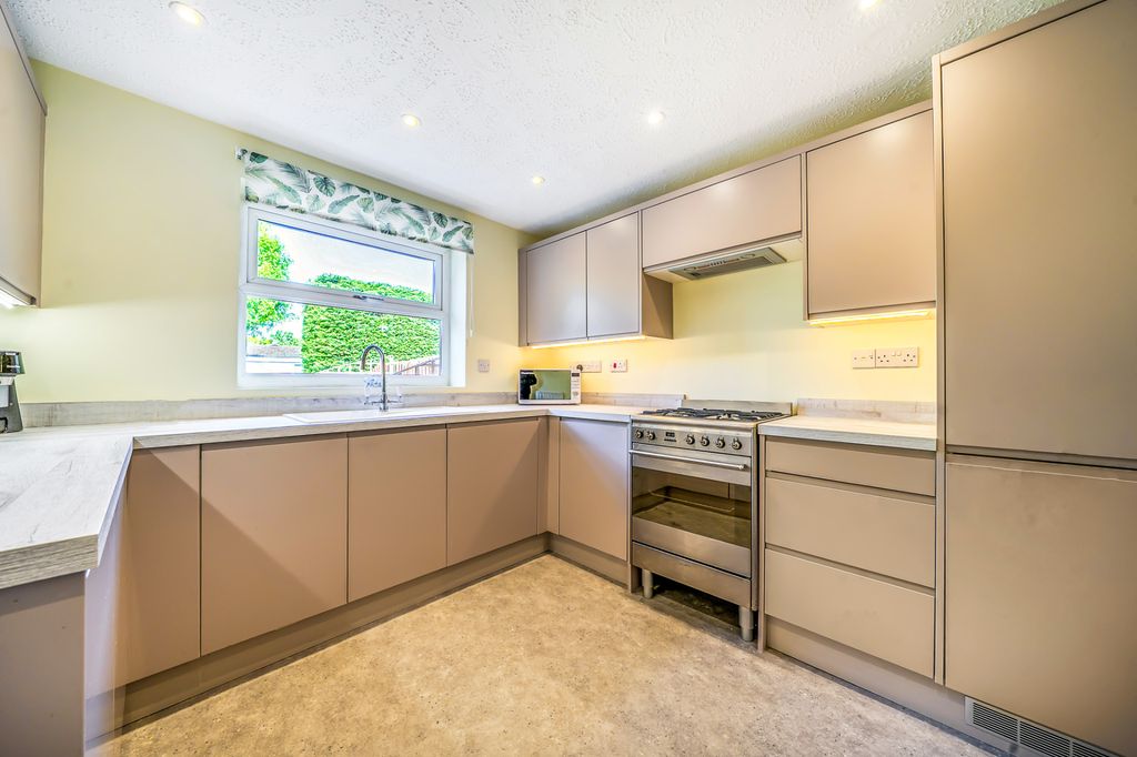 Additional image 2 of 3 bed detached house for saleMeadow Road, Droitwich WR9