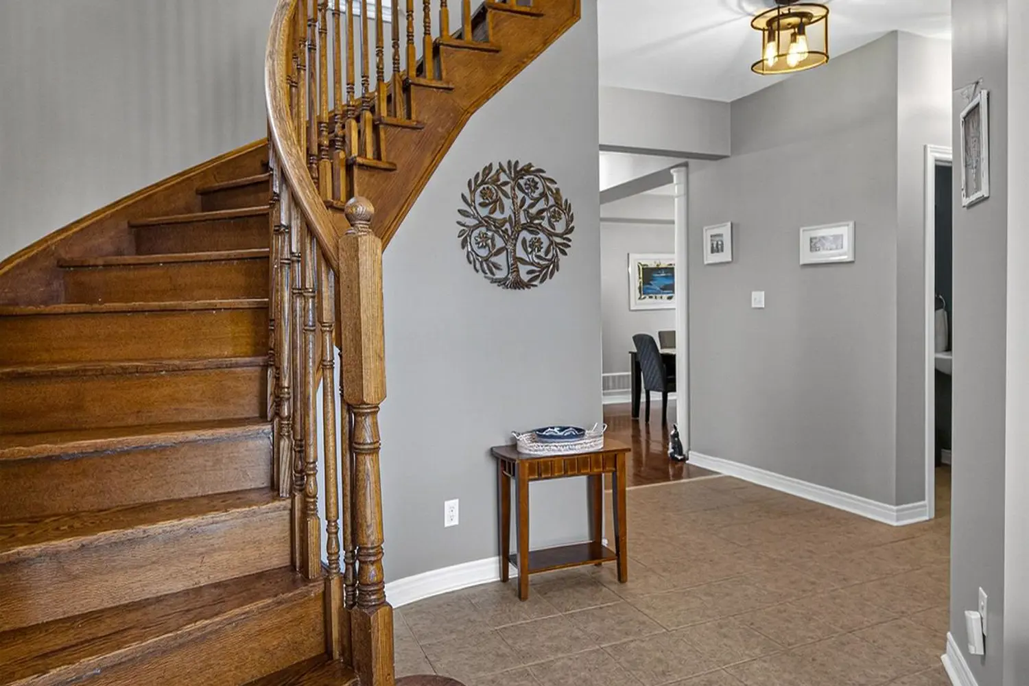 1570 Scollard Crescent photo 4