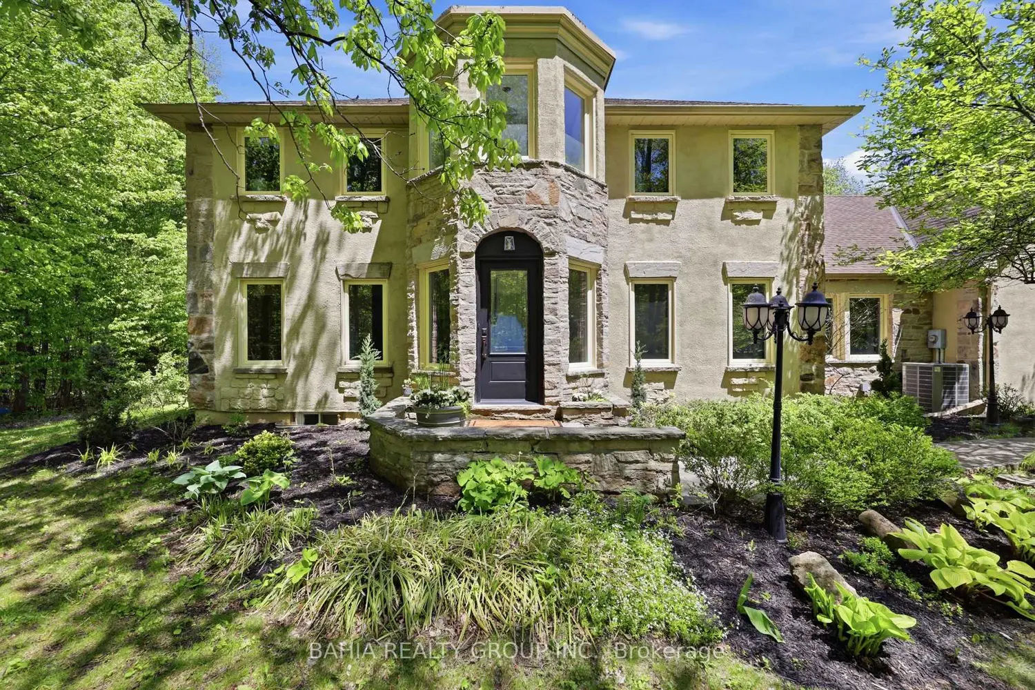 8663 Wood Close photo 4