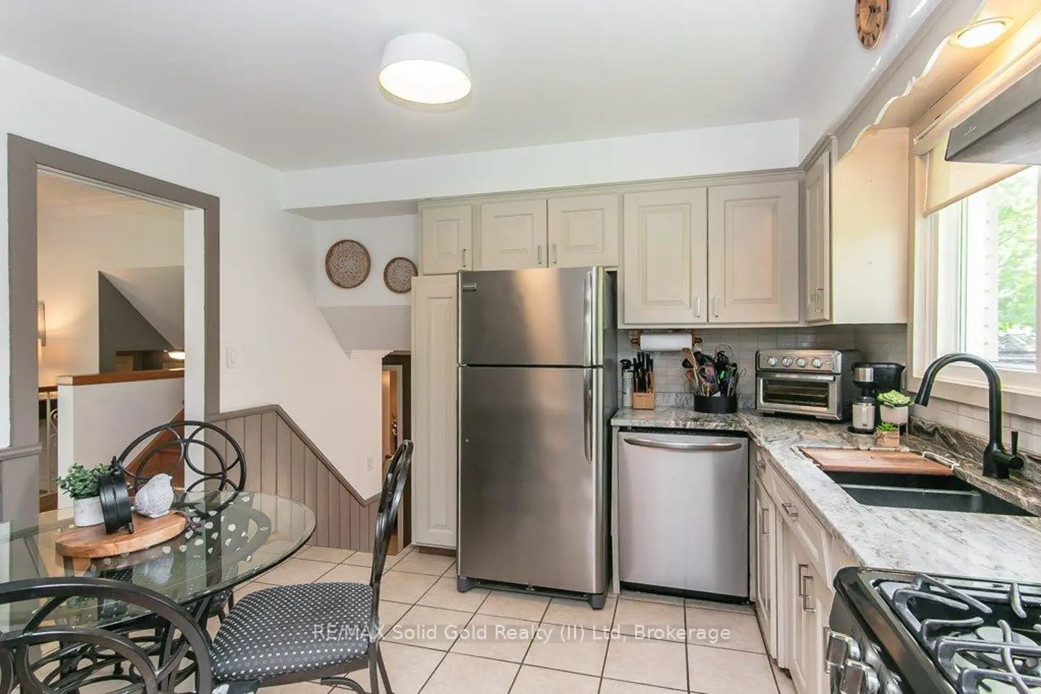 78 Inwood Crescent photo 2