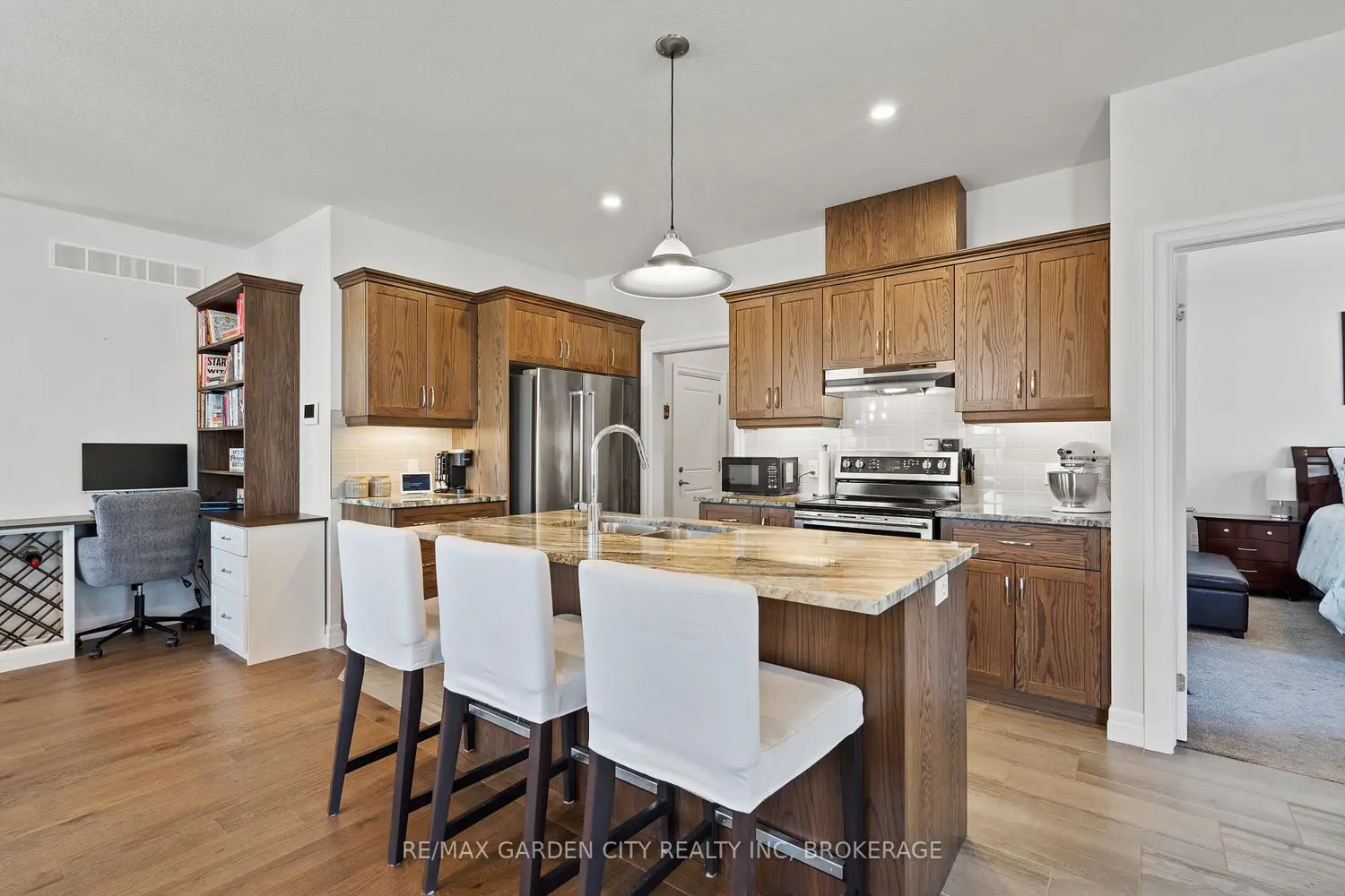 54 Borden Trail photo 2