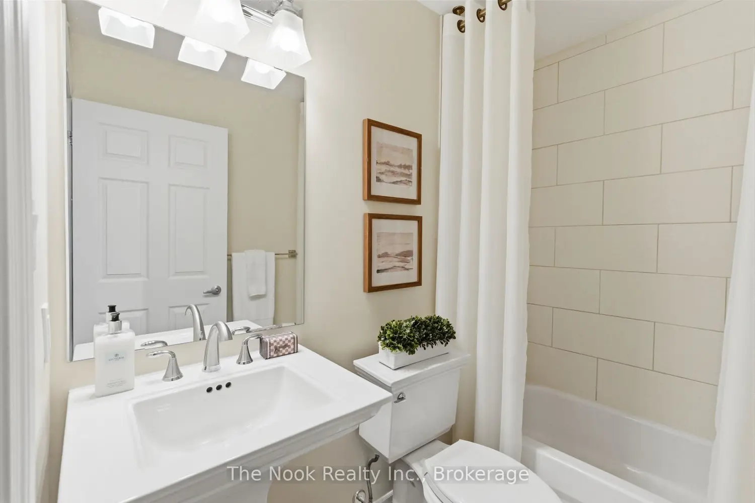 395 Lakebreeze Drive 201