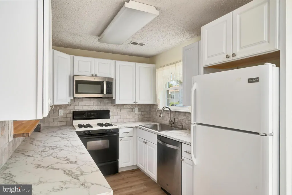 Additional image 13 of 98 Pine Oak Boulevard, Barnegat, NJ 08005