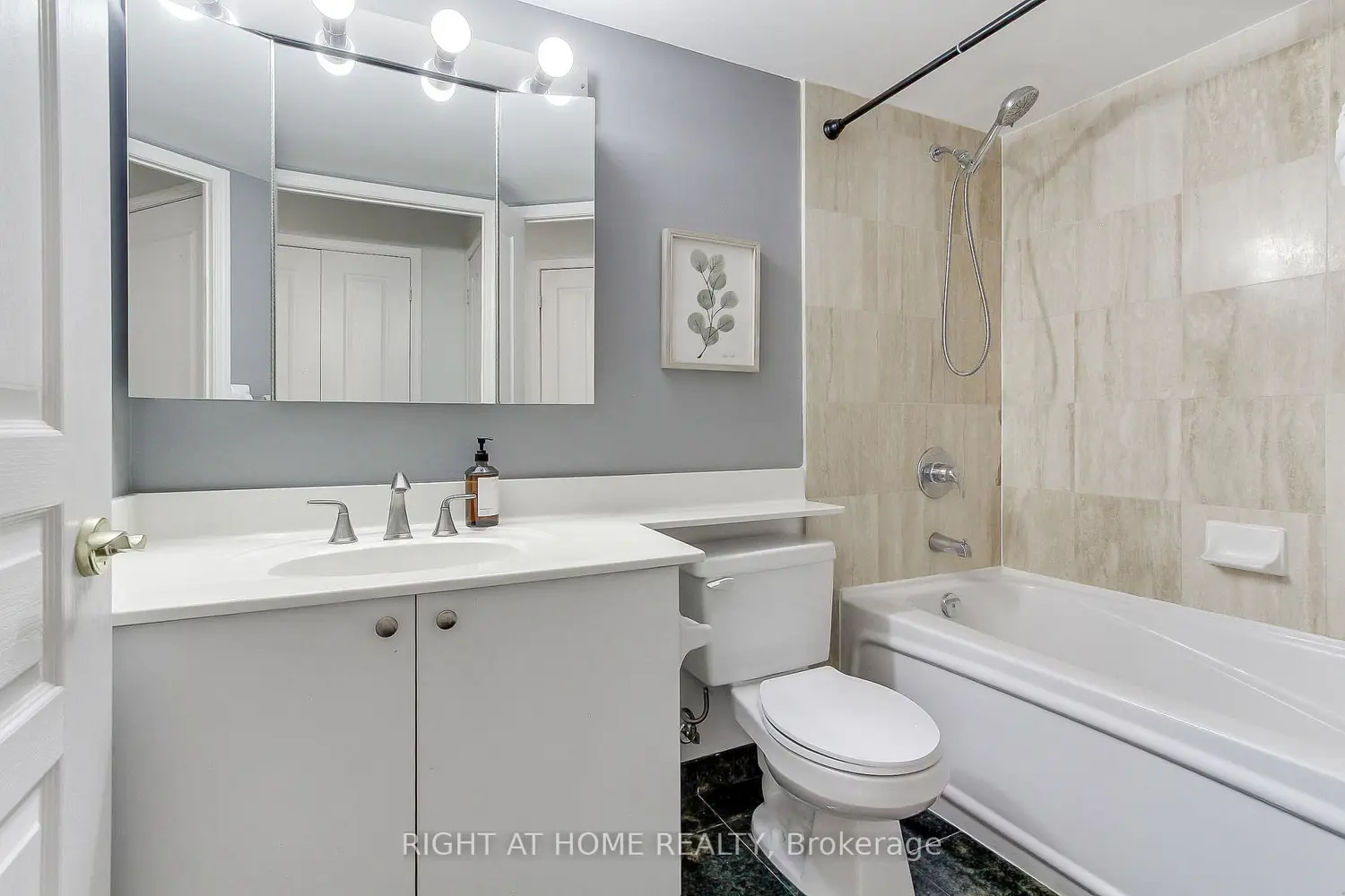 Additional image 11 of 55 Harrison Garden Boulevard 907