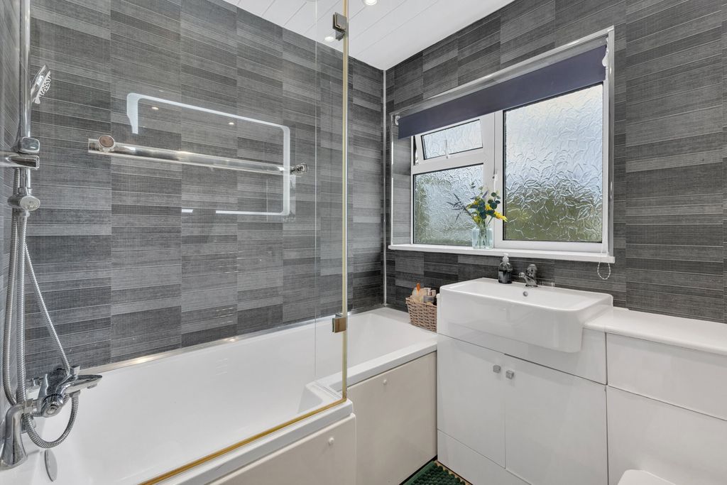 Additional image 9 of 4 bed semi-detached house for saleHadrian Avenue, Dunstable LU5