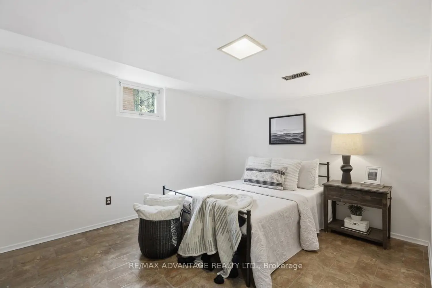 Additional image 14 of 937 Luxton Drive