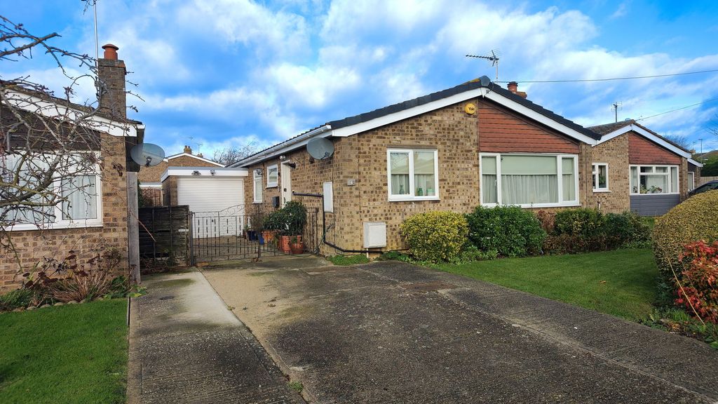 3 bed bungalow for saleYorke Way, Ely CB6 photo 3