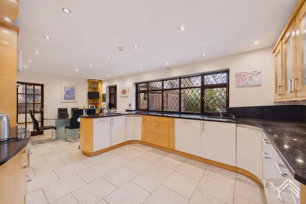 Additional image 7 of 7 bed detached house for saleHamlyn Close, London HA8