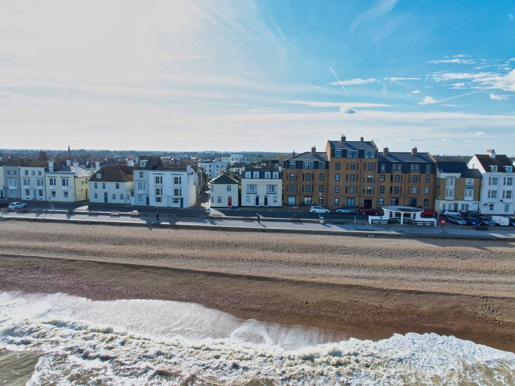 2 bed flat for salePrince William Court, The Marina, Deal, Kent CT14