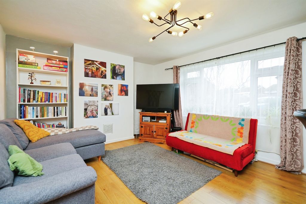 2 bed maisonette for saleMerritt Road, Didcot OX11 photo 3