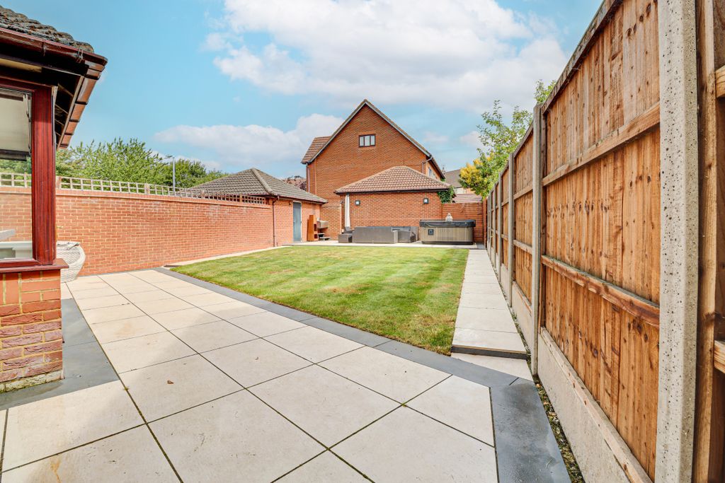 Additional image 4 of 4 bed detached house for saleBadgers Gate, Dunstable LU6