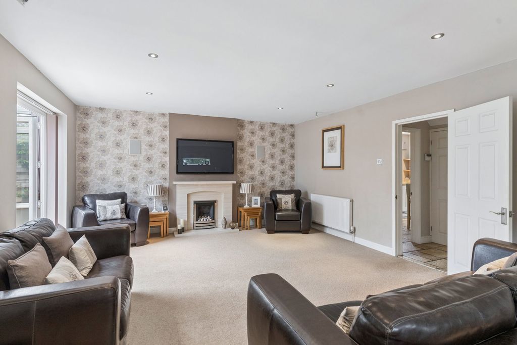 Additional image 13 of 3 bed detached house for saleSeamons Close, Dunstable LU6