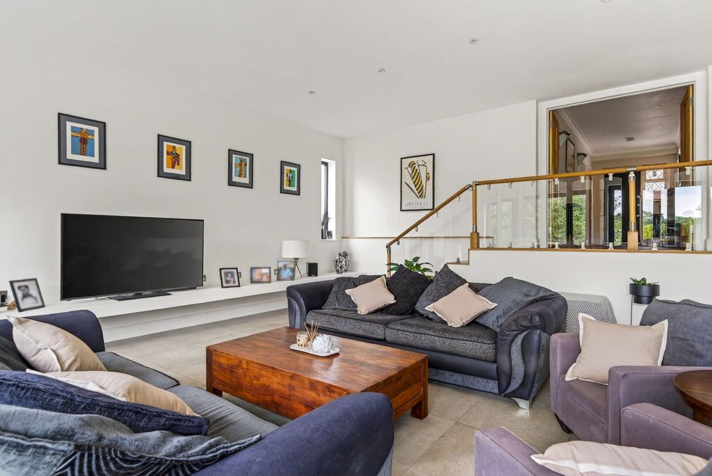 Additional image 13 of 6 bed detached house for saleWalkfield Drive, Epsom KT18