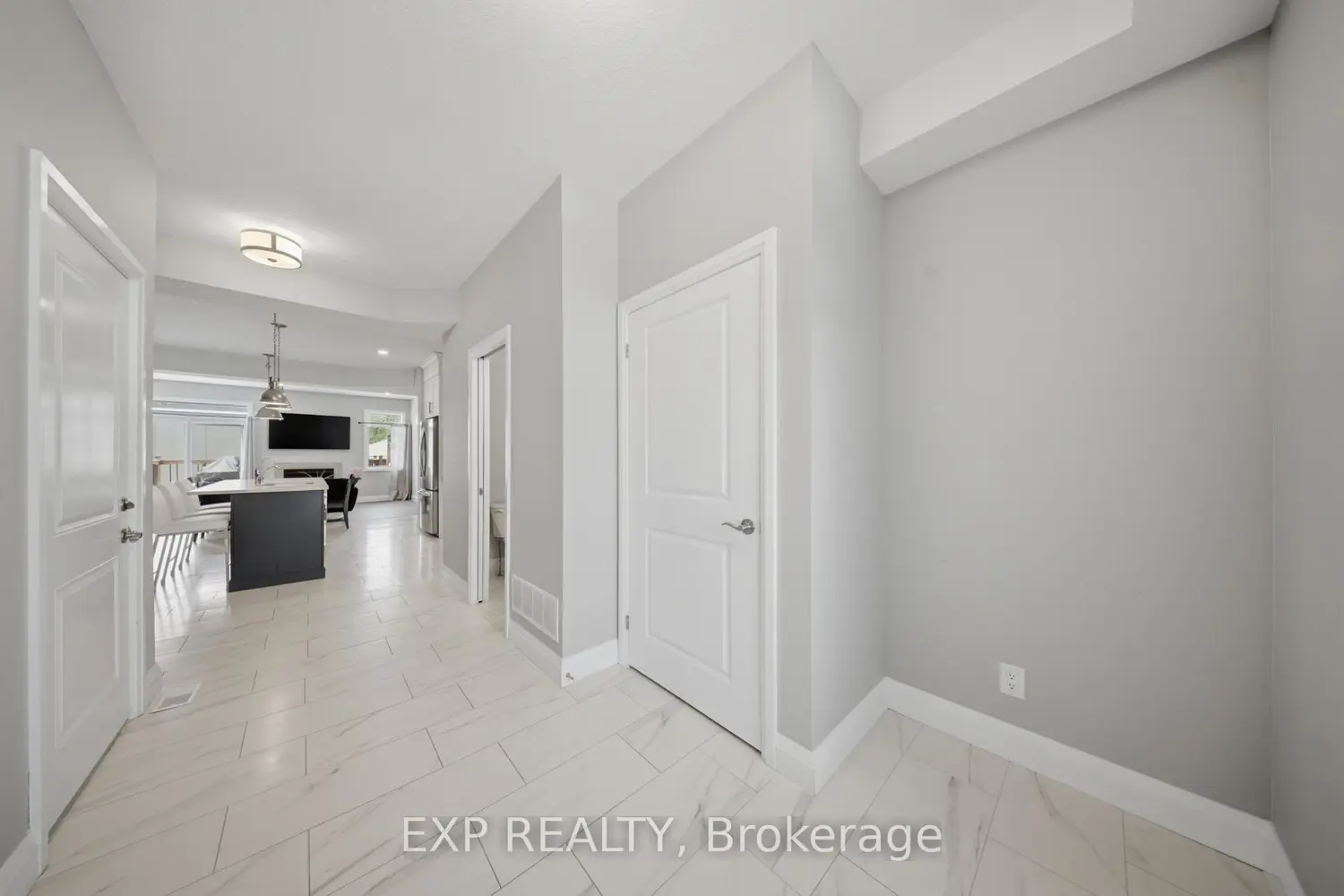 107 Stephenson Way photo 3
