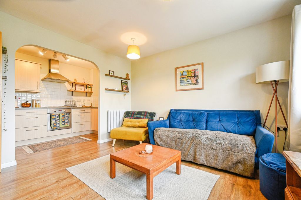 1 bed flat for saleGreen Lane, Devizes SN10 photo 3