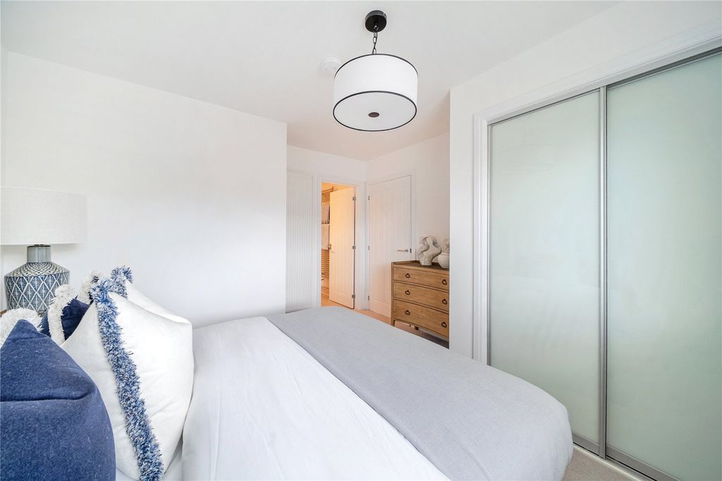 Additional image 7 of 2 bed flat for saleStapleton Close, Egham TW20
