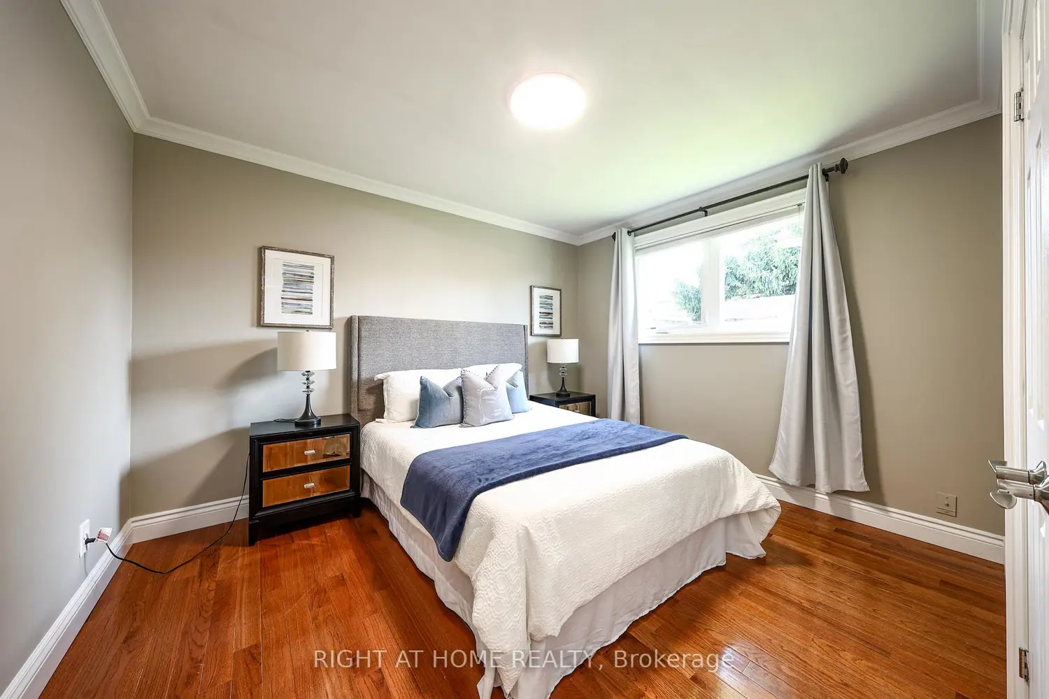 62 Albery Crescent photo 4