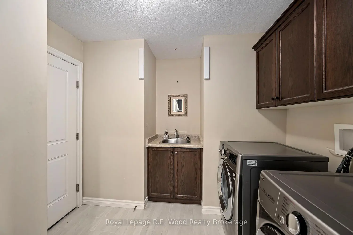 16 Colin Avenue photo 2